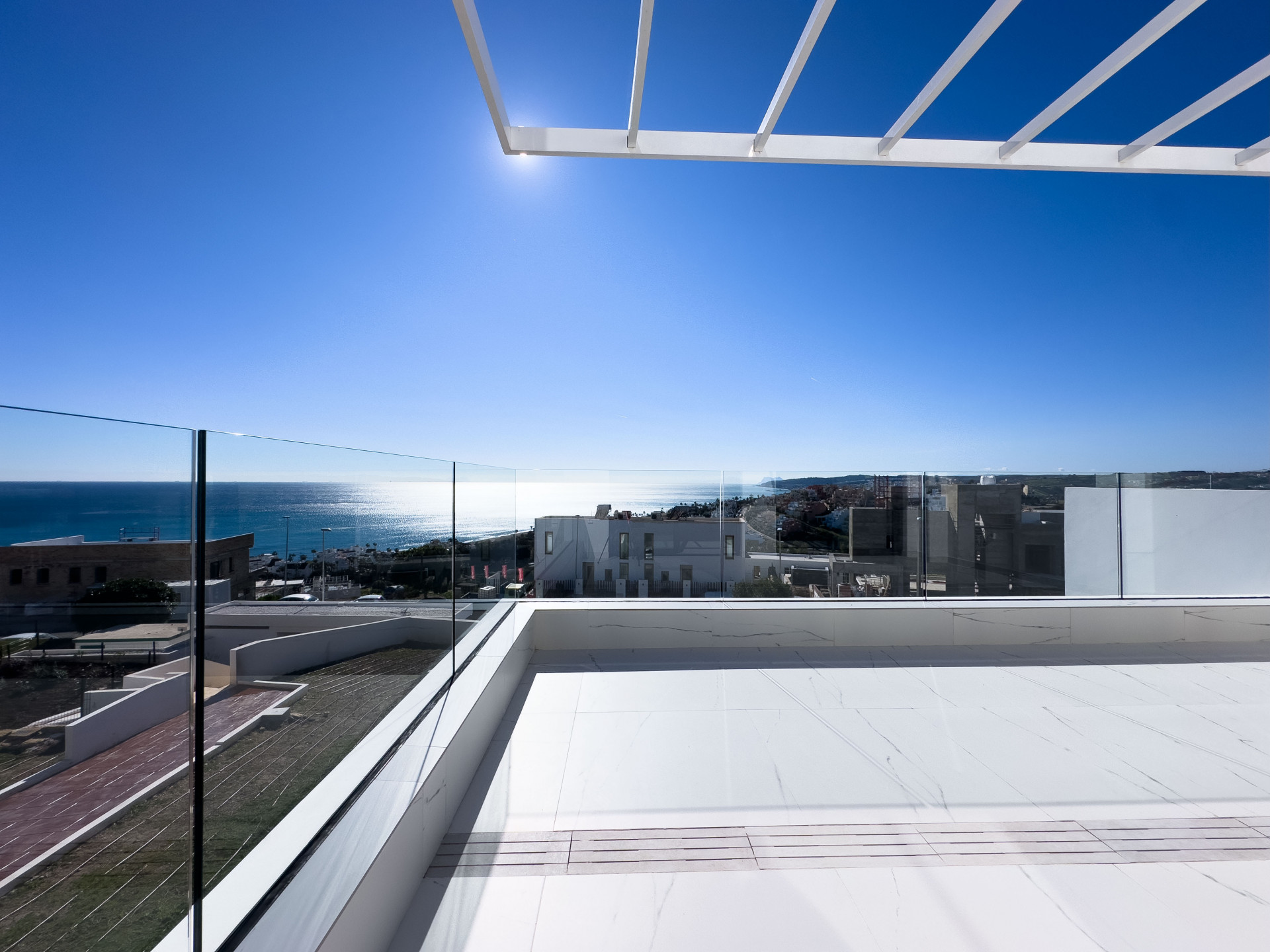 Современные апартаменты в 250 метрах от пляжа в закрытом жилом комплексе - mibgroup.es