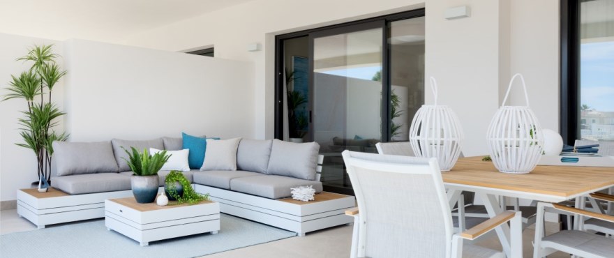 Modernos apartamentos en Casares Playa con vistas al mar y terrazas - mibgroup.es