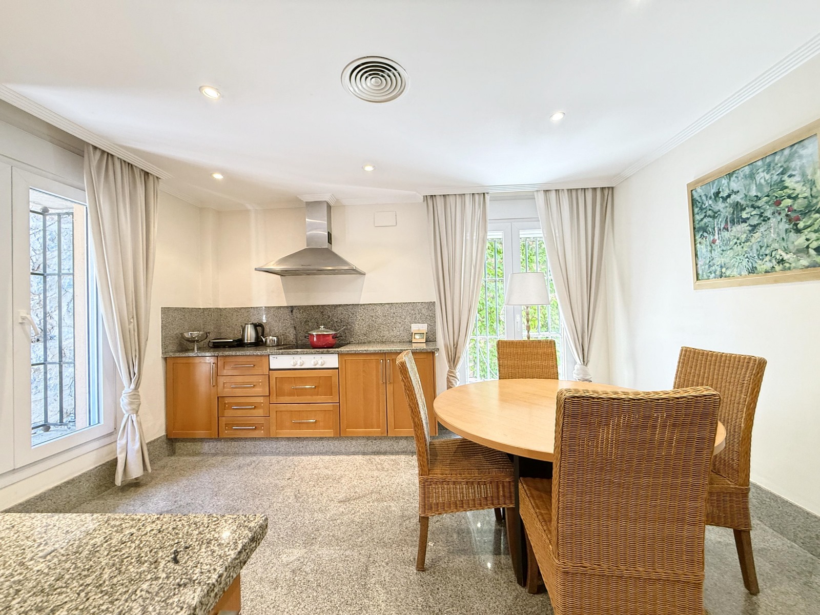 3-Bedroom Townhouse with Garden in Santa Clara, Marbella - mibgroup.es