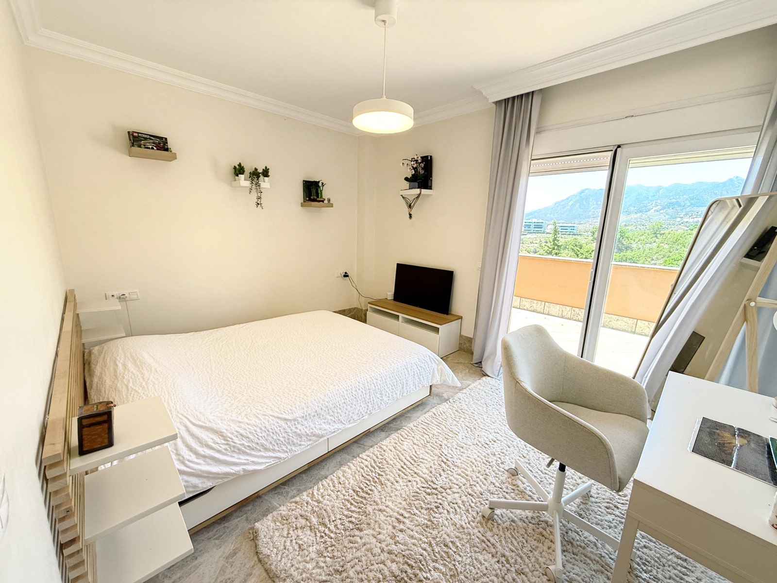 3-Bedroom Townhouse with Garden in Santa Clara, Marbella - mibgroup.es