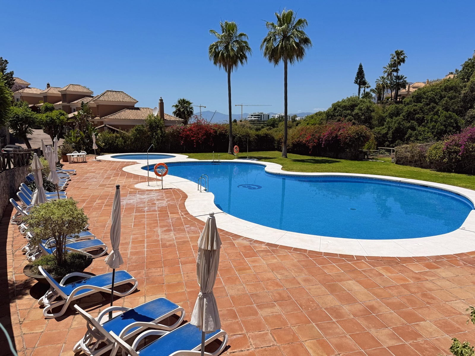 3-Bedroom Townhouse with Garden in Santa Clara, Marbella - mibgroup.es