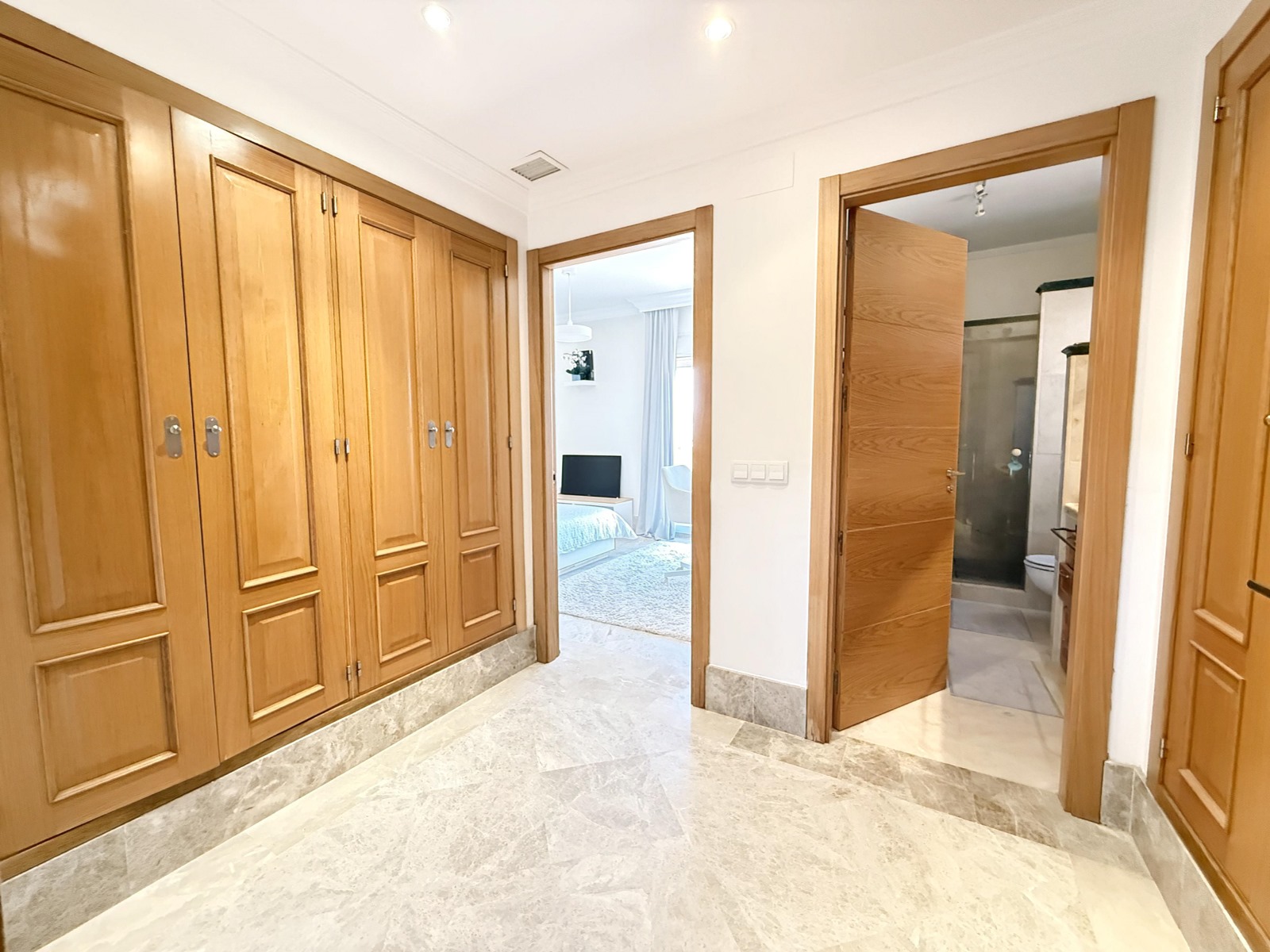 3-Bedroom Townhouse with Garden in Santa Clara, Marbella - mibgroup.es