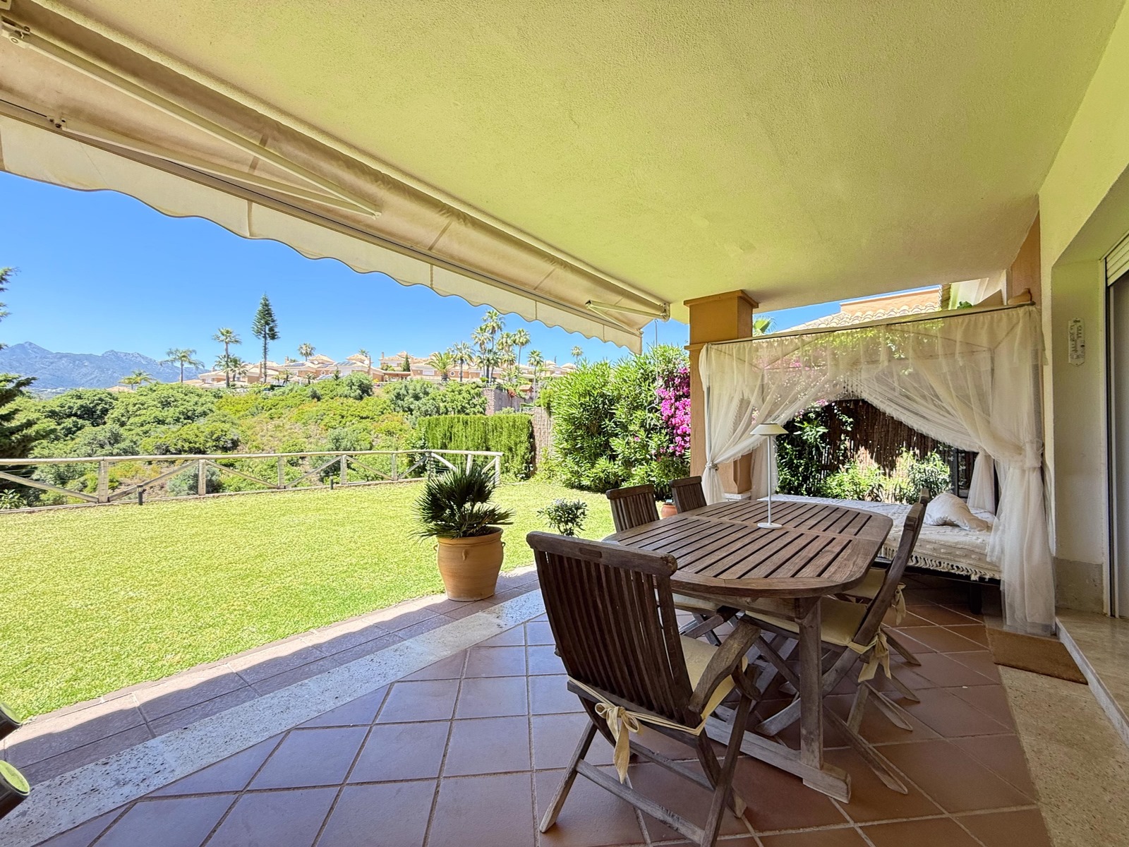 3-Bedroom Townhouse with Garden in Santa Clara, Marbella - mibgroup.es