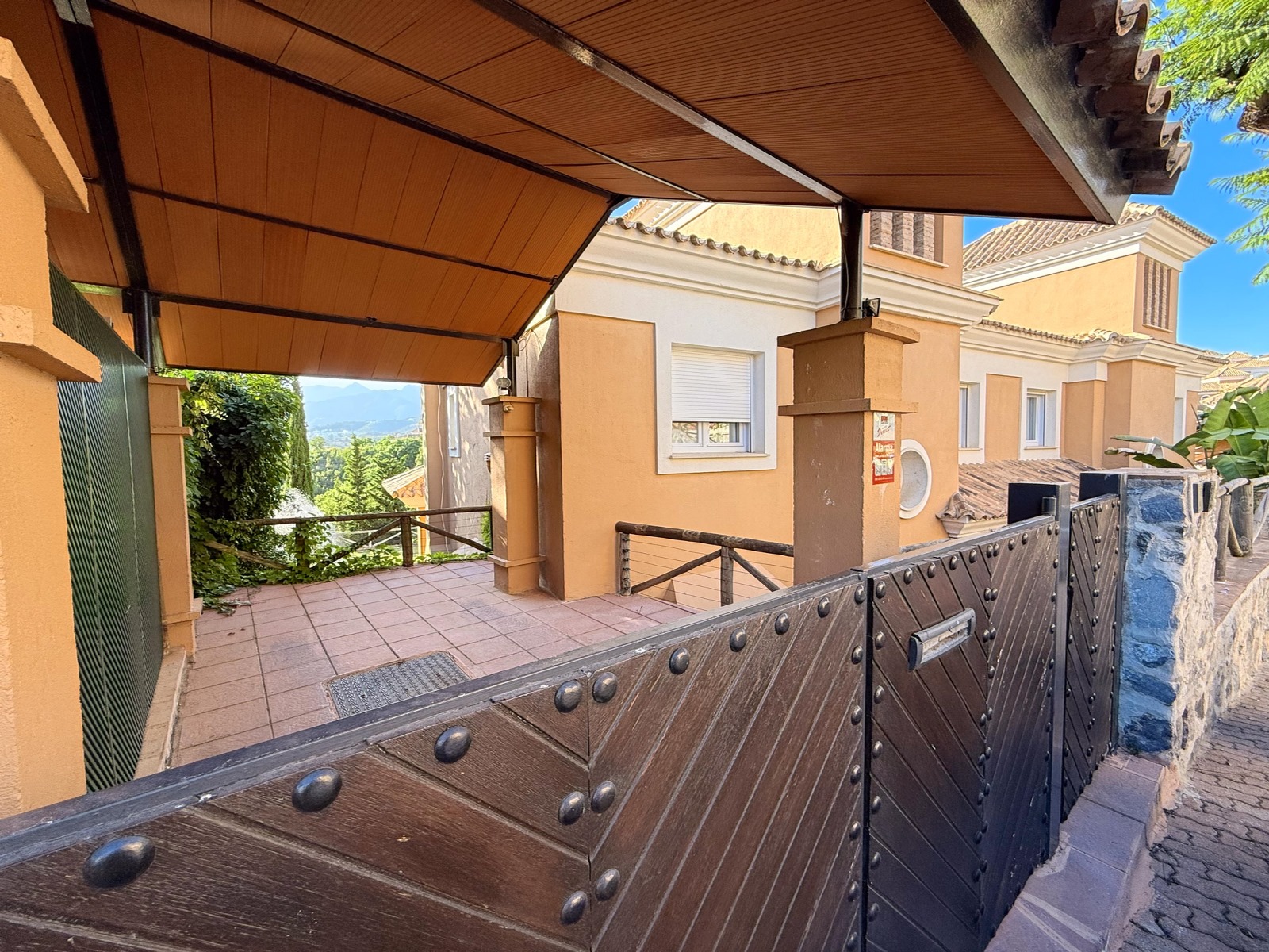 3-Bedroom Townhouse with Garden in Santa Clara, Marbella - mibgroup.es