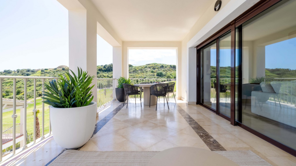 Современные виллы с террасами и видом на море в Эстепоне - mibgroup.es