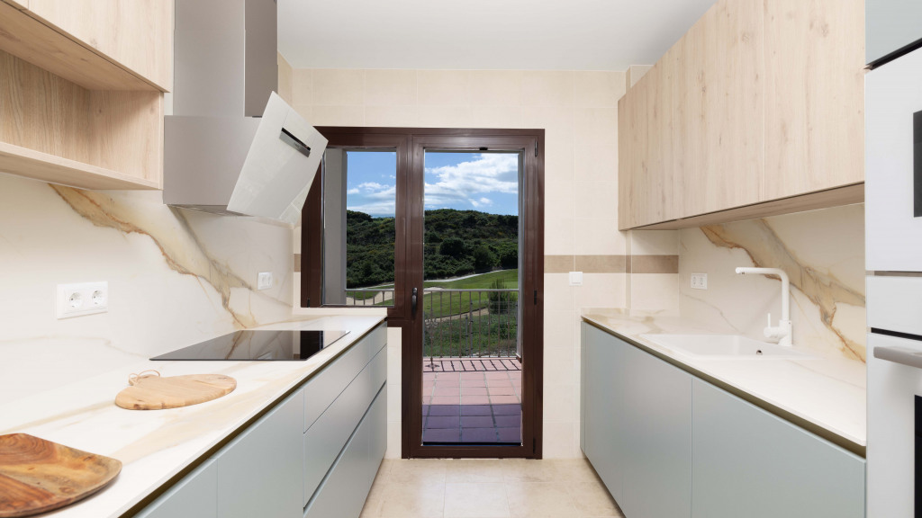 Современные виллы с террасами и видом на море в Эстепоне - mibgroup.es