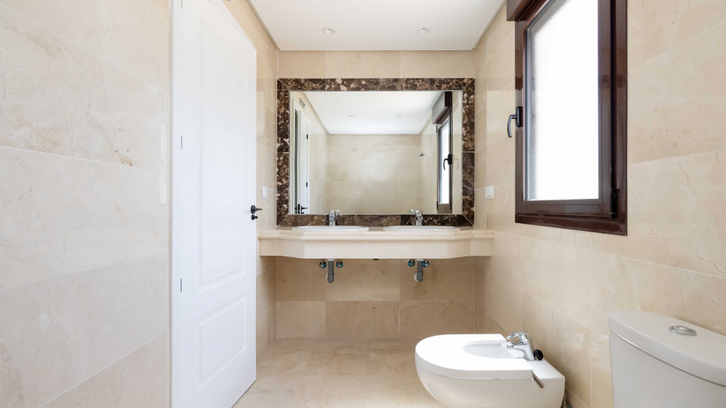 Современные виллы с террасами и видом на море в Эстепоне - mibgroup.es