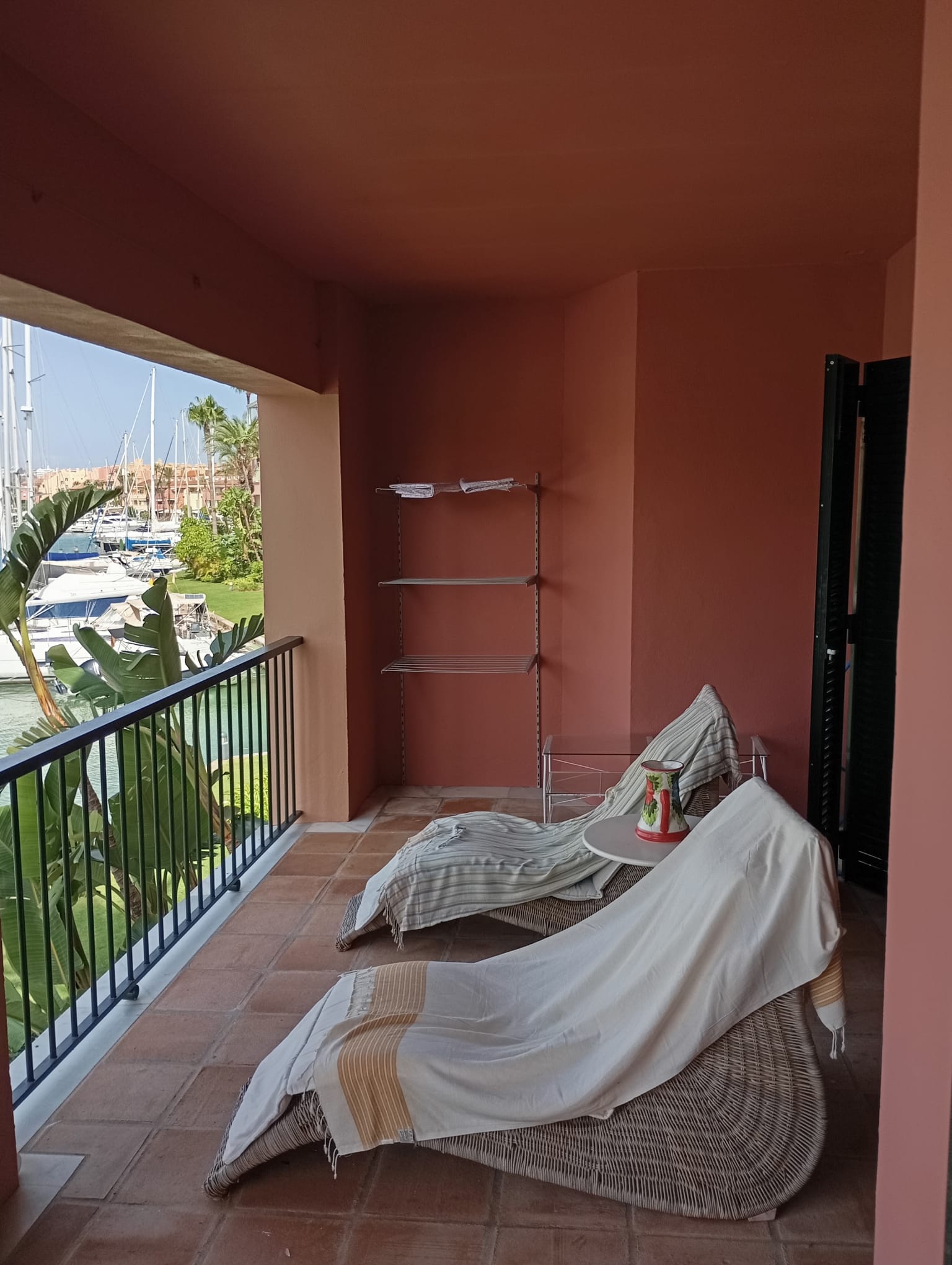 Exclusive 2-Bedroom Apartment in Puerto de Sotogrande with Direct Access to Yacht Berth - mibgroup.es