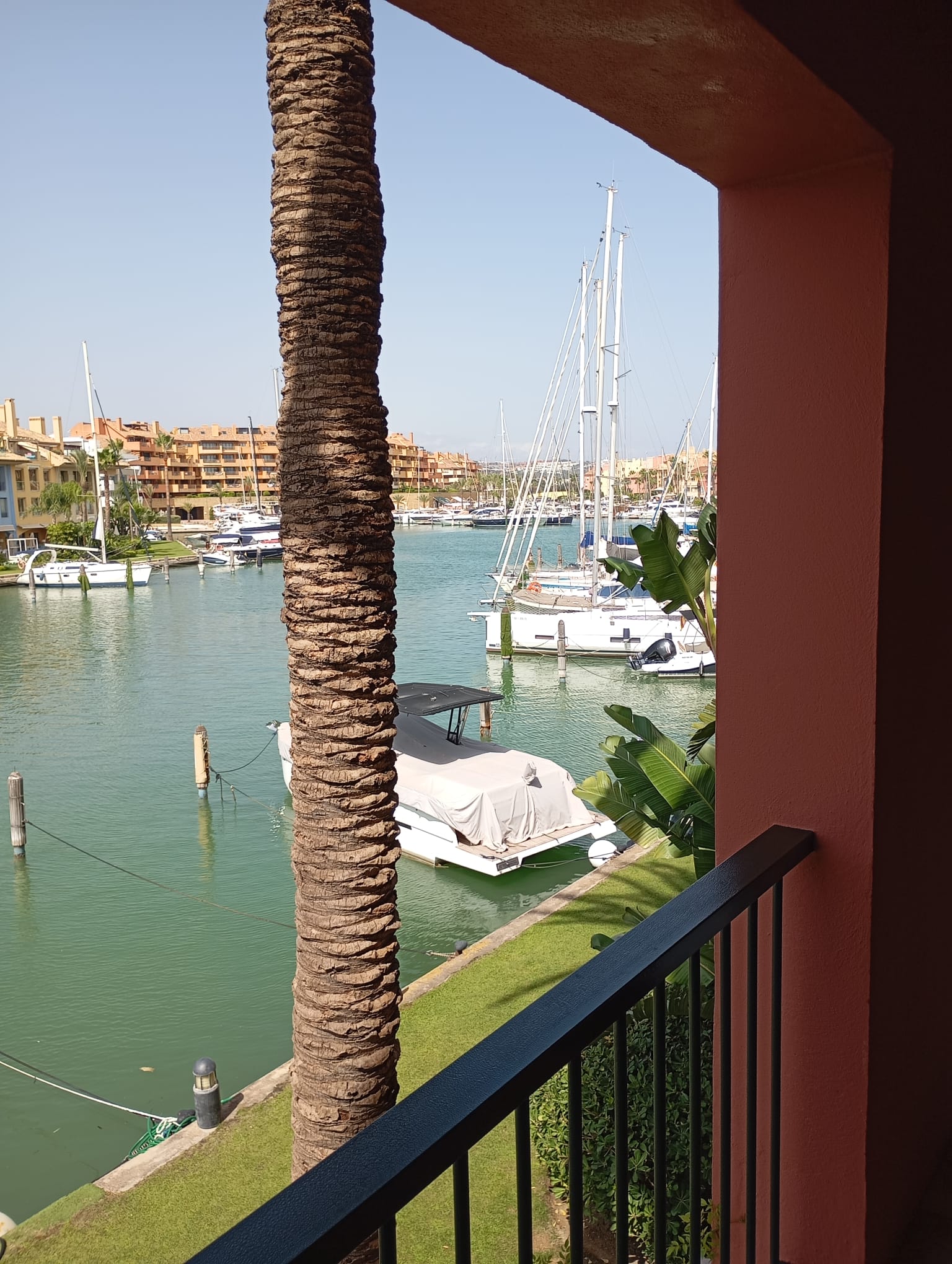 Exclusive 2-Bedroom Apartment in Puerto de Sotogrande with Direct Access to Yacht Berth - mibgroup.es