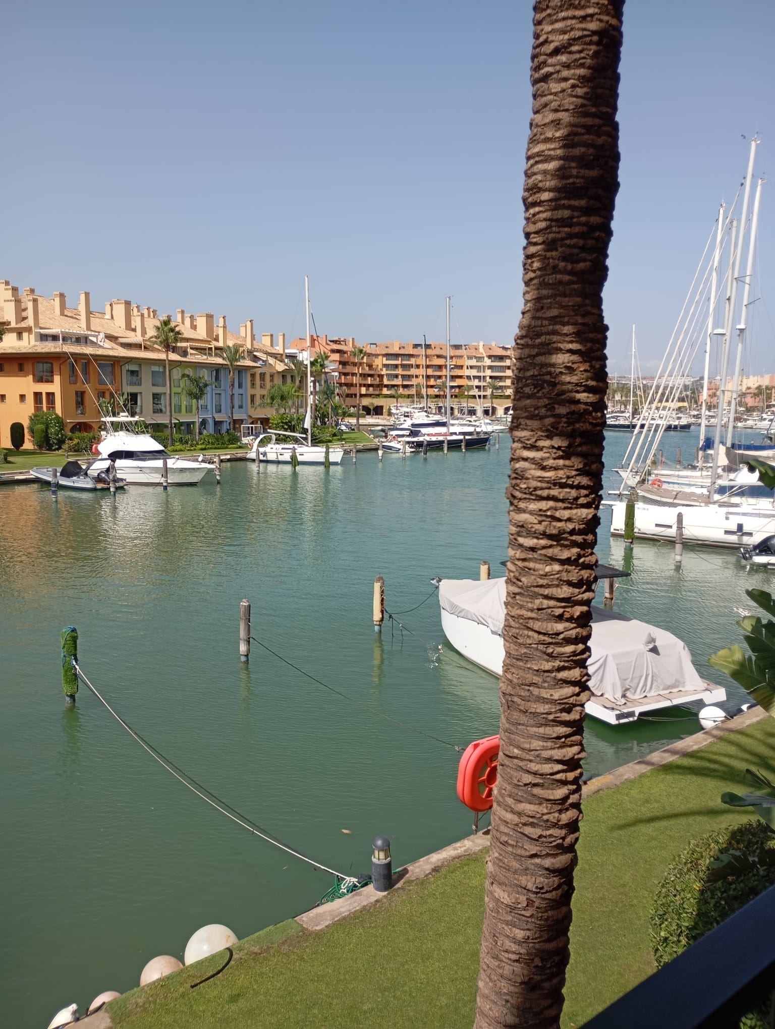 Exclusive 2-Bedroom Apartment in Puerto de Sotogrande with Direct Access to Yacht Berth - mibgroup.es