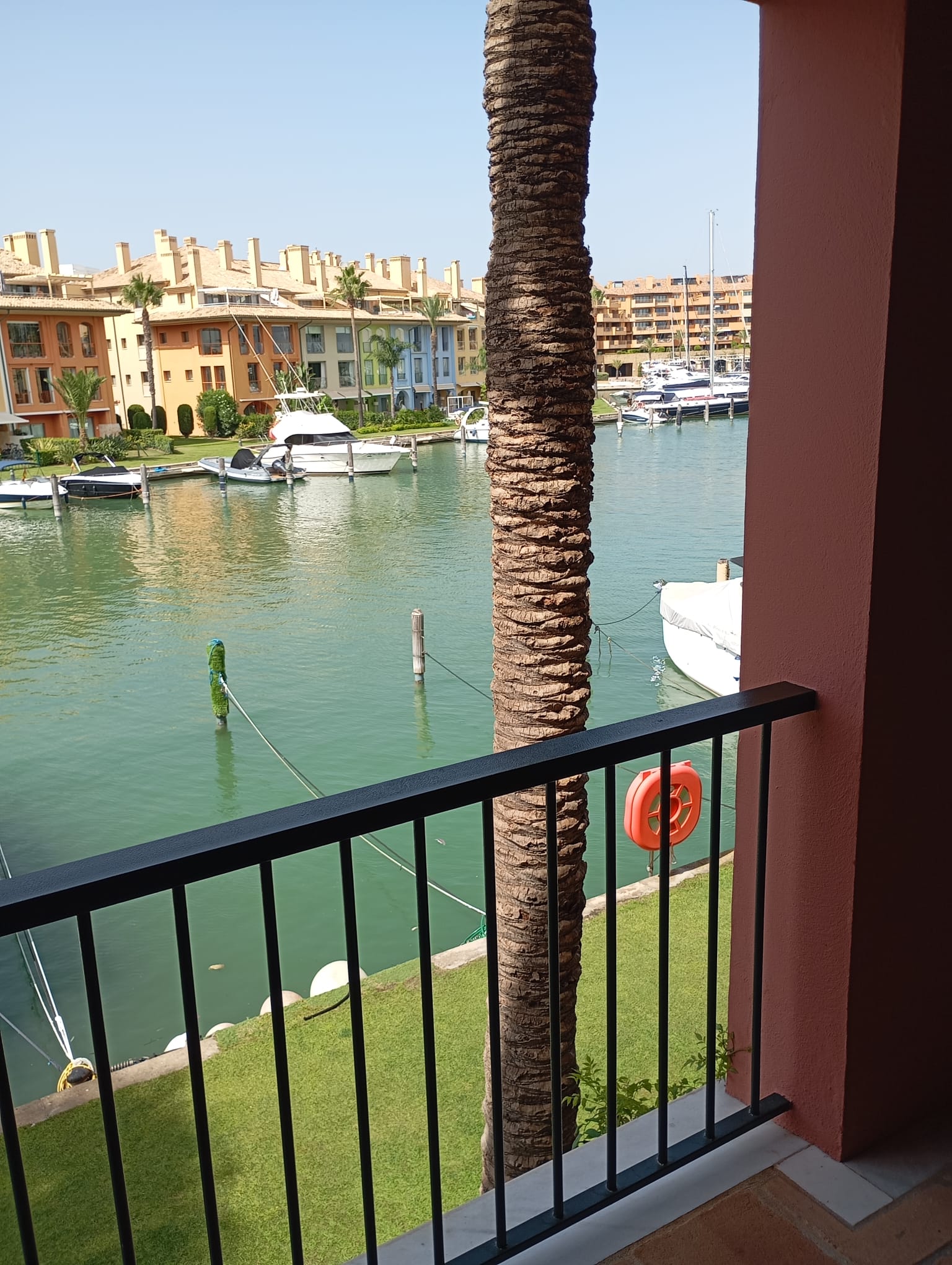 Exclusive 2-Bedroom Apartment in Puerto de Sotogrande with Direct Access to Yacht Berth - mibgroup.es