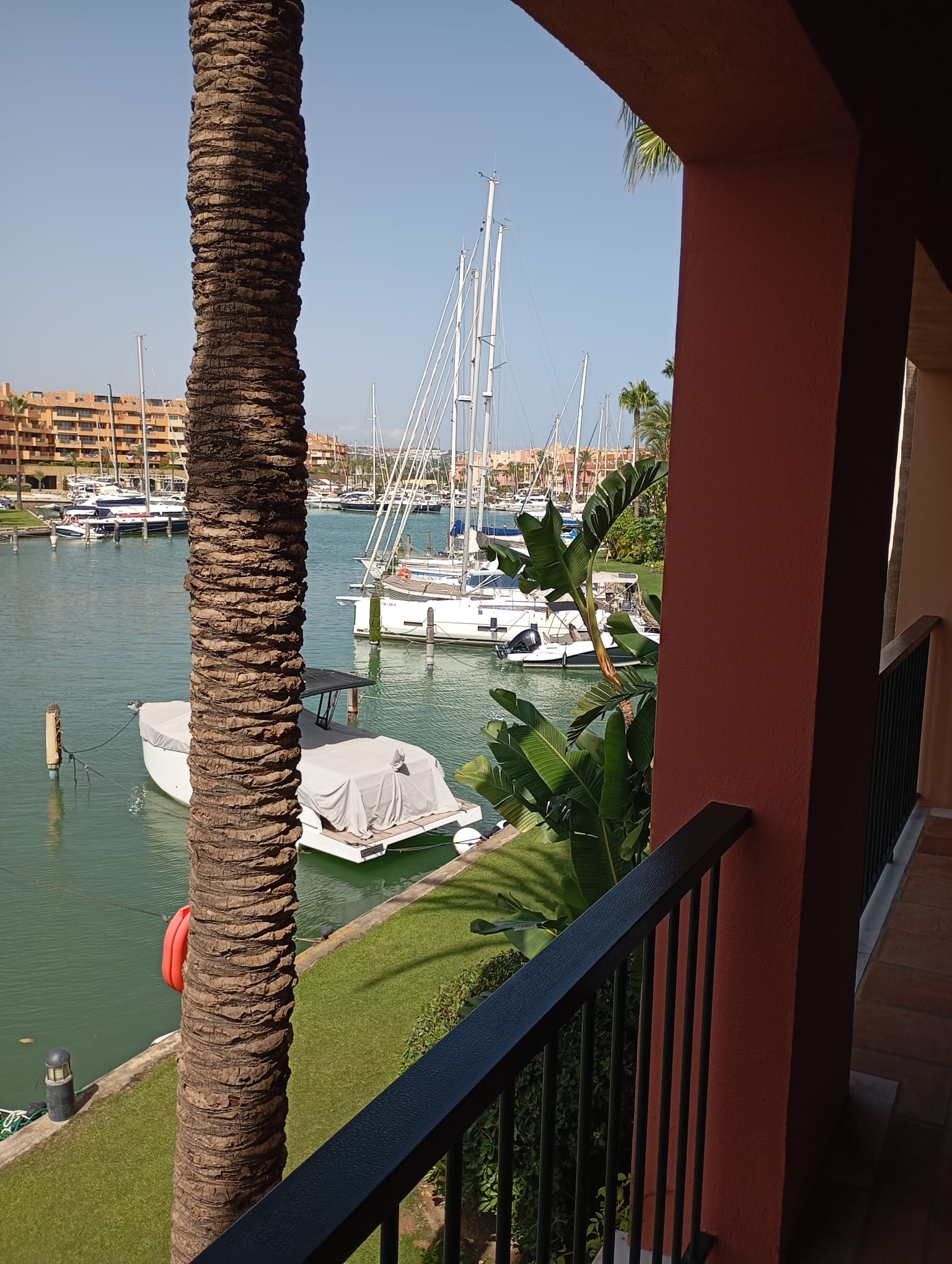 Exclusive 2-Bedroom Apartment in Puerto de Sotogrande with Direct Access to Yacht Berth - mibgroup.es