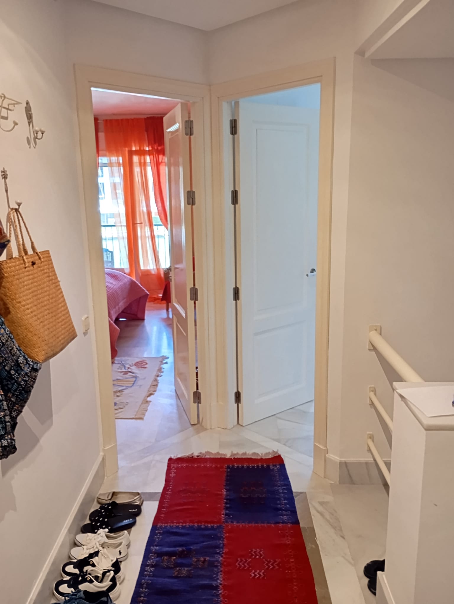 Exclusivo apartamento de 2 dormitorios en Puerto de Sotogrande con acceso directo al amarre - mibgroup.es