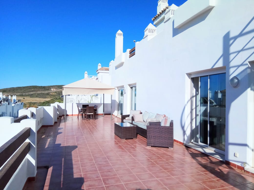 Stunning penthouse in golf camps of Estepona - mibgroup.es