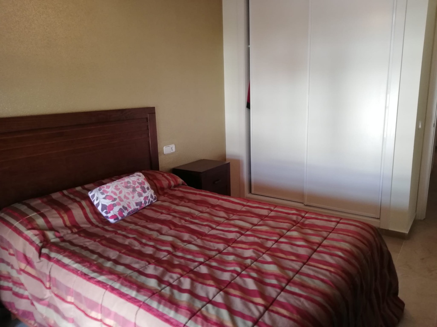 Apartamento de un dormitorio en el puerto de Estepona en primera línea de mar - thumb - mibgroup.es