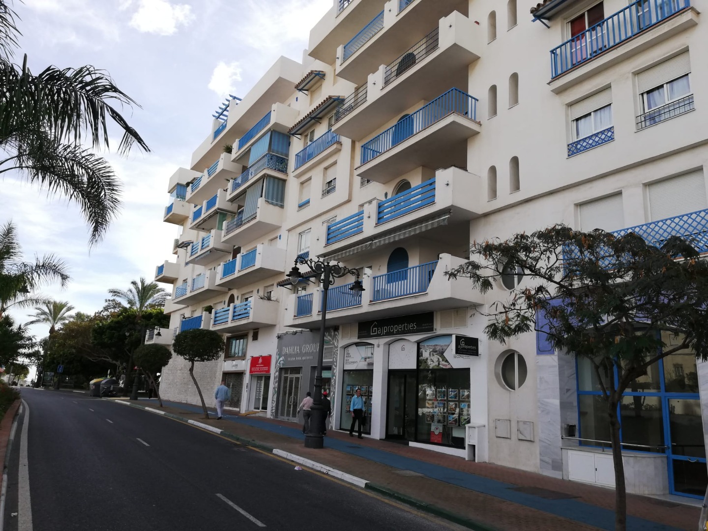 One bedroom apartment in the port of Estepona on the first line of the sea - mibgroup.es
