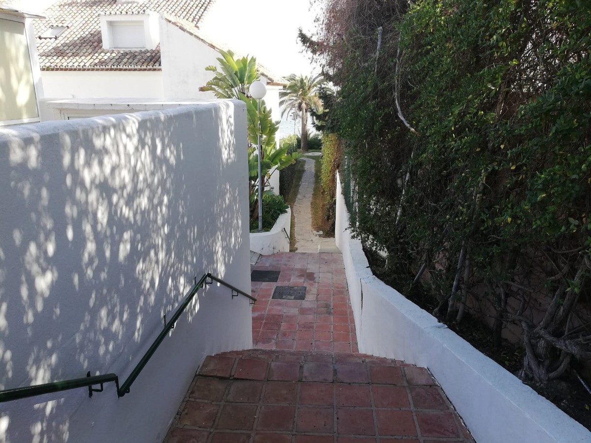 Townhouse in Estepona on the first line of the sea - mibgroup.es