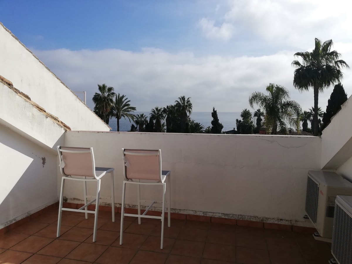 Townhouse in Estepona on the first line of the sea - mibgroup.es