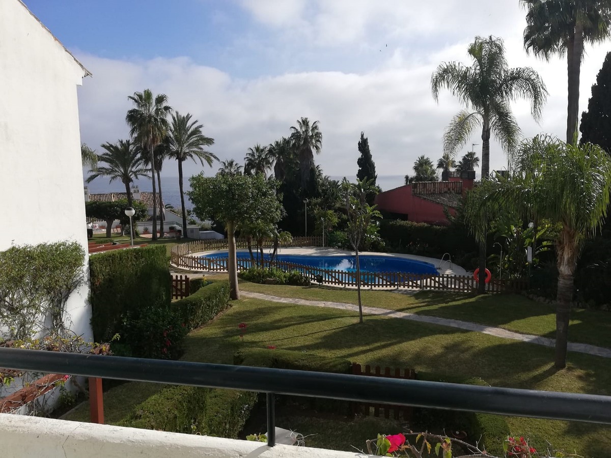 Townhouse in Estepona on the first line of the sea - mibgroup.es