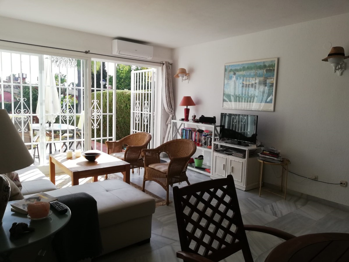 Townhouse in Estepona on the first line of the sea - mibgroup.es