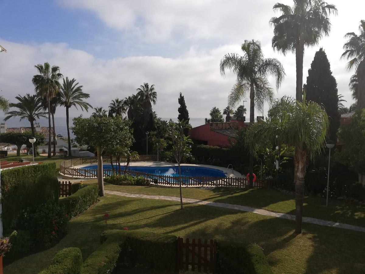 Townhouse in Estepona on the first line of the sea - mibgroup.es