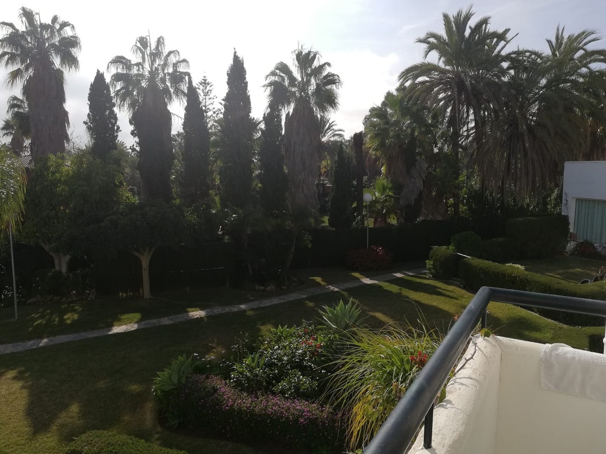 Townhouse in Estepona on the first line of the sea - mibgroup.es